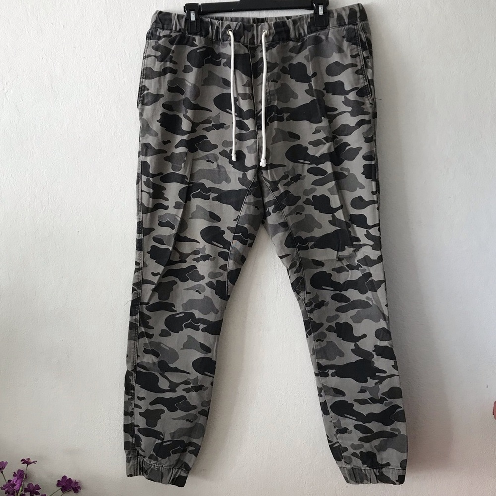 Divided by H&M Men’s Camo Joggers
